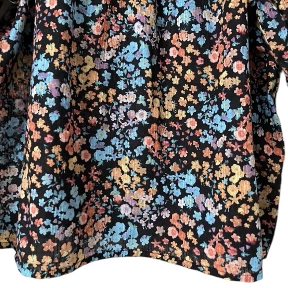 A.n.a. Floral Puff Sleeve Top. Size Medium #1468 - Picture 5 of 5